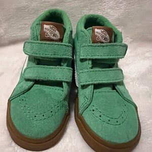 ‼️SOLD‼️VANS - TODDLER SKS-MID V REISSUE
SHOES | GREEN GUM SIZE: 8